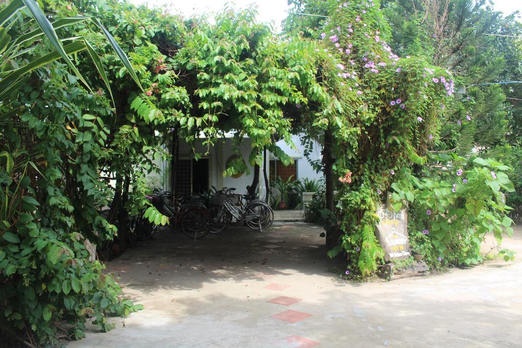 Garden Guesthouse コンポンチュナン エクステリア 写真