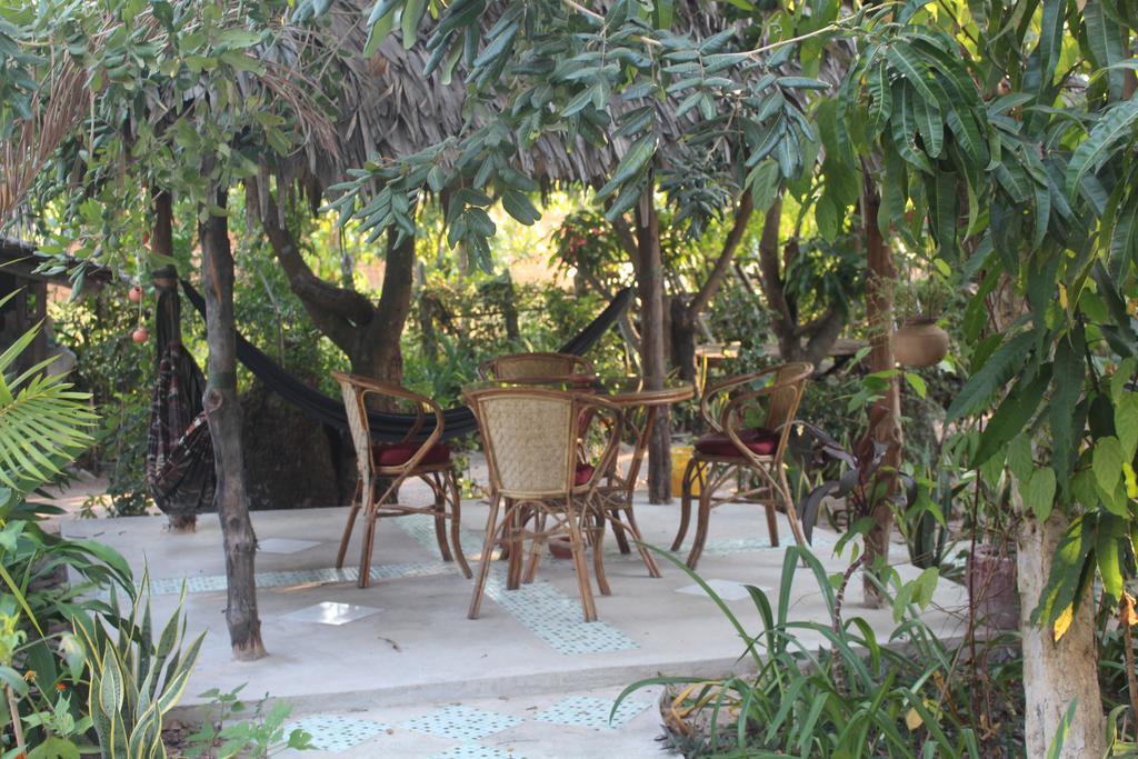 Garden Guesthouse コンポンチュナン エクステリア 写真