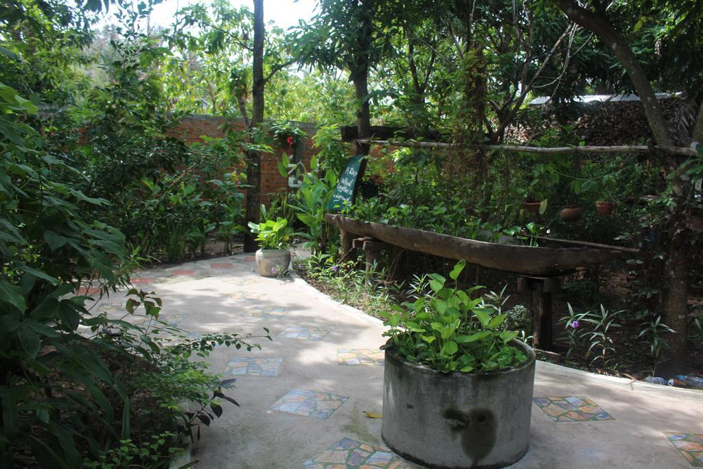 Garden Guesthouse コンポンチュナン エクステリア 写真
