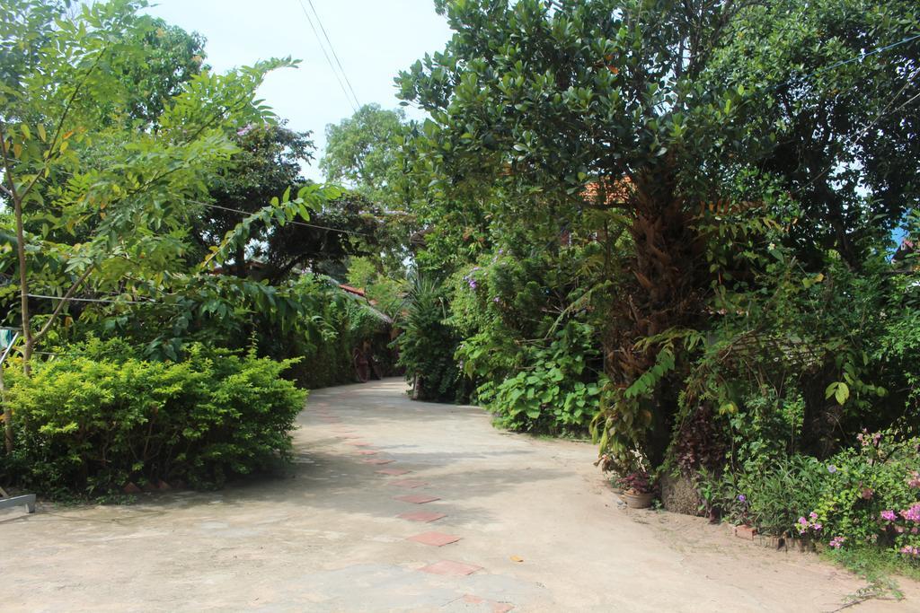 Garden Guesthouse コンポンチュナン エクステリア 写真