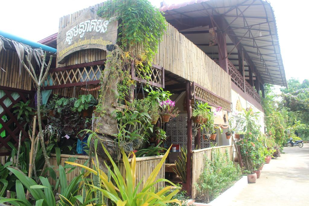 Garden Guesthouse コンポンチュナン エクステリア 写真