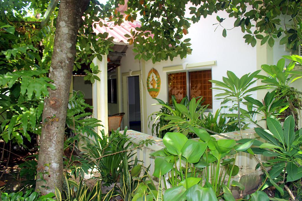 Garden Guesthouse コンポンチュナン エクステリア 写真