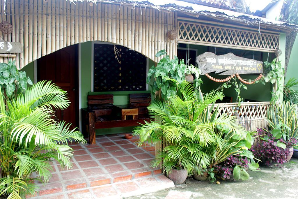 Garden Guesthouse コンポンチュナン エクステリア 写真