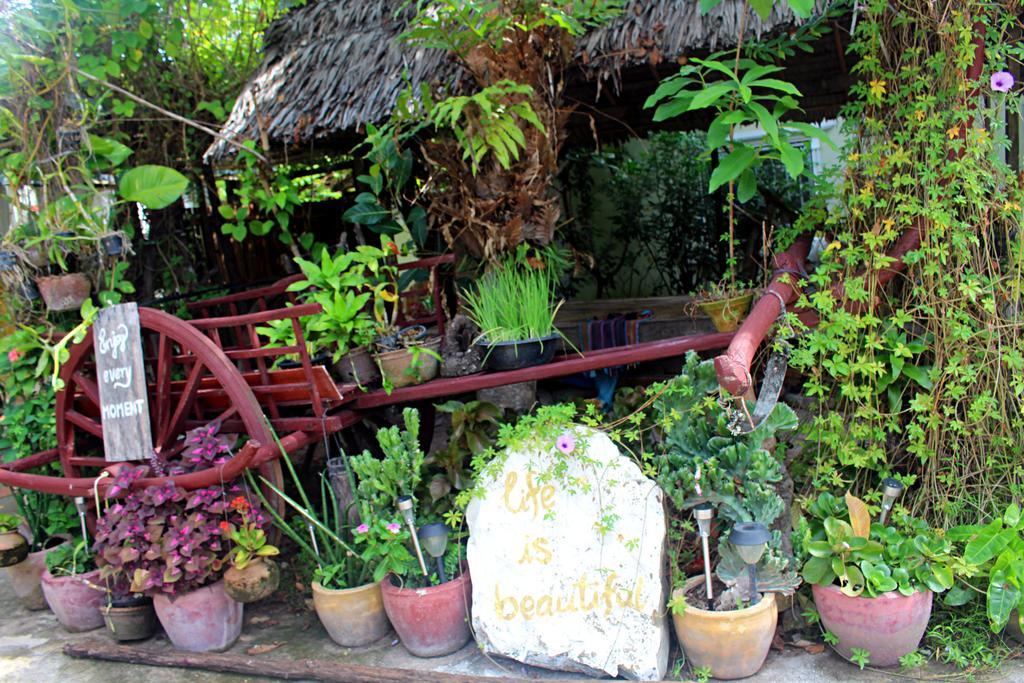 Garden Guesthouse コンポンチュナン エクステリア 写真